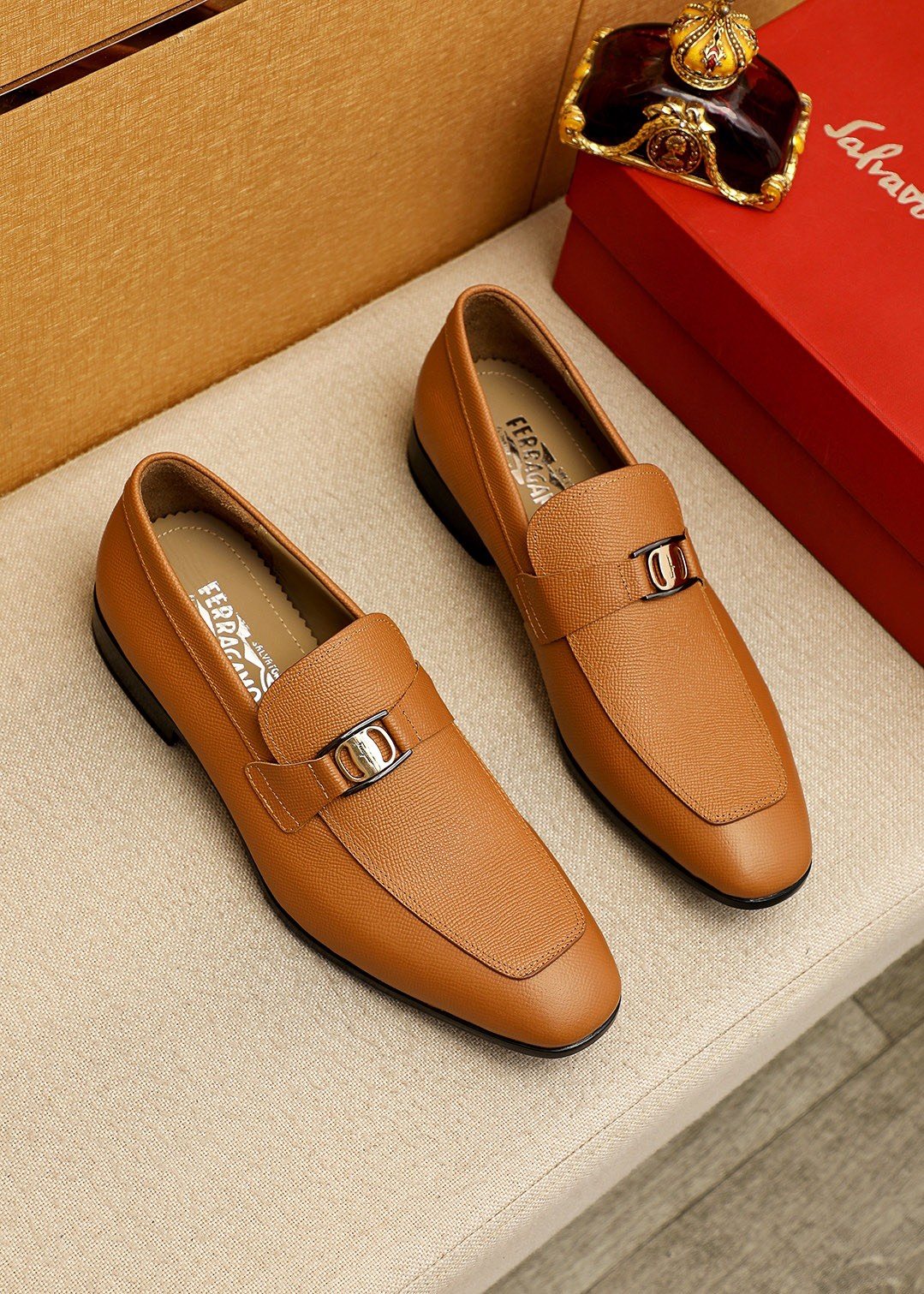 Ferragamo Men's Textured Buckle Loafers